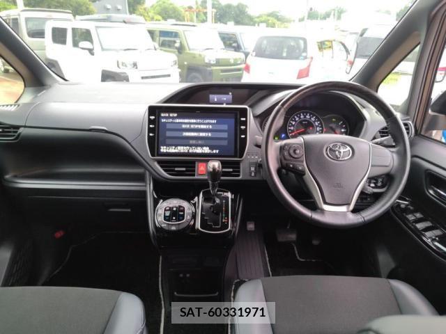 Toyota NOAH 2021-11 8686172-2
