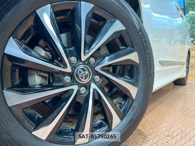 Toyota NOAH 2022-04 8744740-13