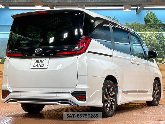 Toyota NOAH 2022-04 8744740-17