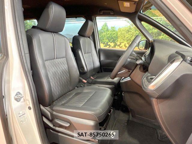 Toyota NOAH 2022-04 8744740-7