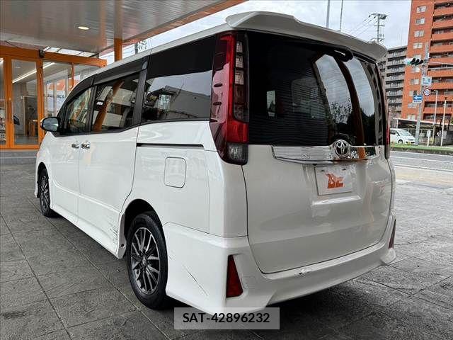 Toyota NOAH 2015-12 8744762-11