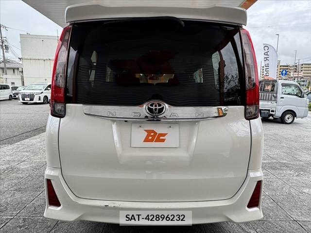 Toyota NOAH 2015-12 8744762-12