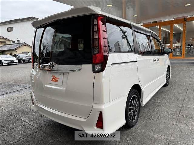 Toyota NOAH 2015-12 8744762-13