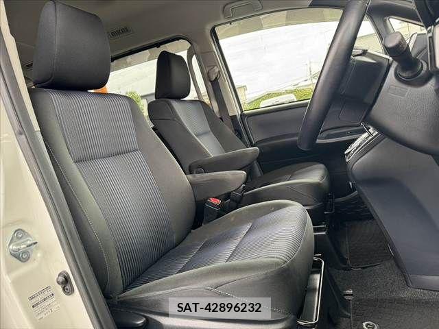 Toyota NOAH 2015-12 8744762-14