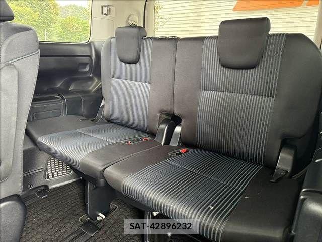 Toyota NOAH 2015-12 8744762-17