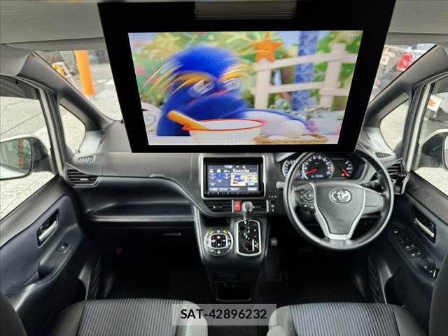Toyota NOAH 2015-12 8744762-1