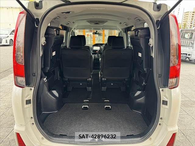 Toyota NOAH 2015-12 8744762-19