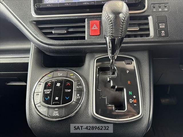 Toyota NOAH 2015-12 8744762-20