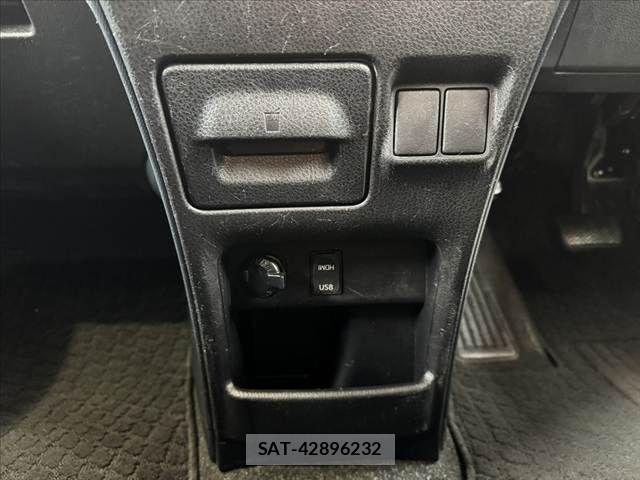 Toyota NOAH 2015-12 8744762-21