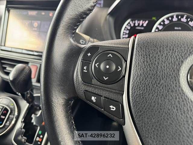 Toyota NOAH 2015-12 8744762-23