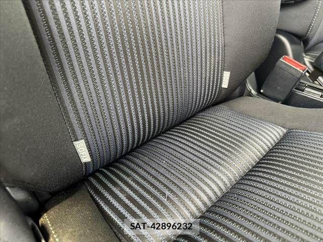 Toyota NOAH 2015-12 8744762-28