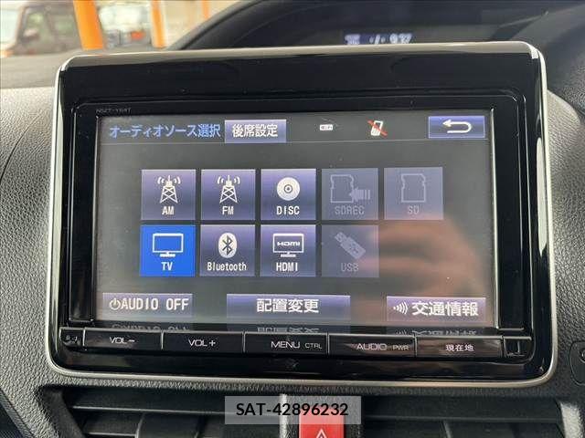 Toyota NOAH 2015-12 8744762-4