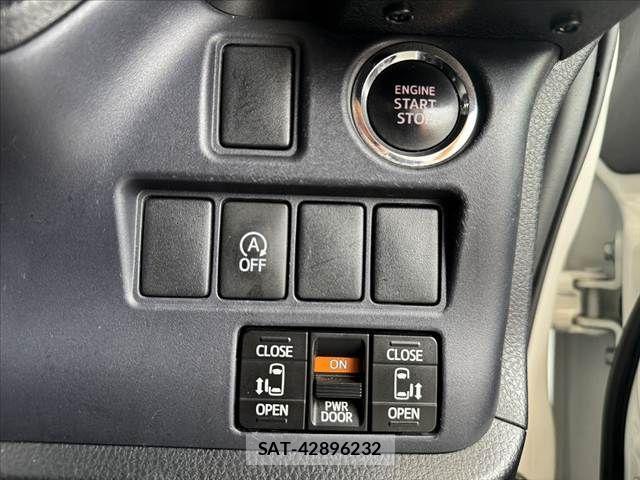 Toyota NOAH 2015-12 8744762-5