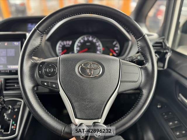 Toyota NOAH 2015-12 8744762-6