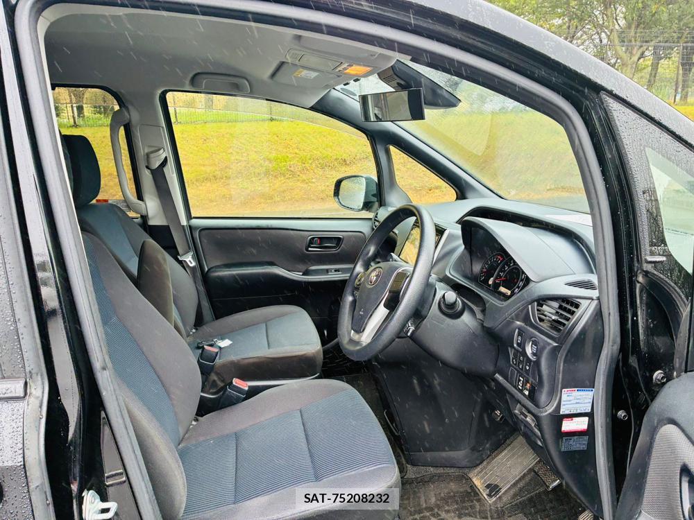 Toyota NOAH 2020-02 8696933-11