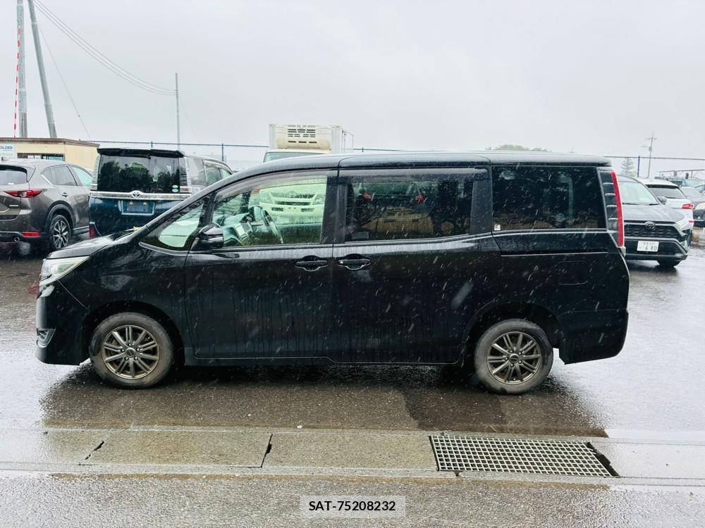Toyota NOAH 2020-02 8696933-1