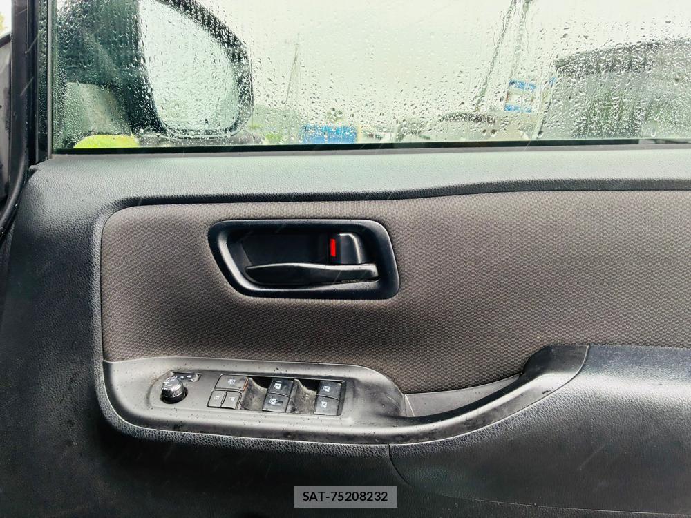 Toyota NOAH 2020-02 8696933-21
