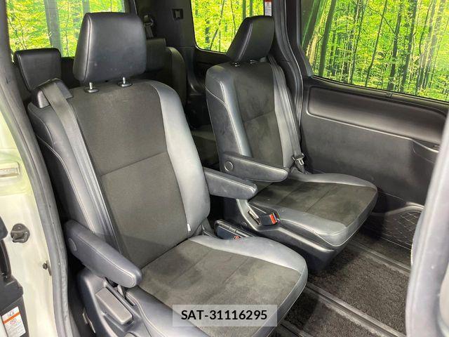 Toyota NOAH 2021-01 8744750-8