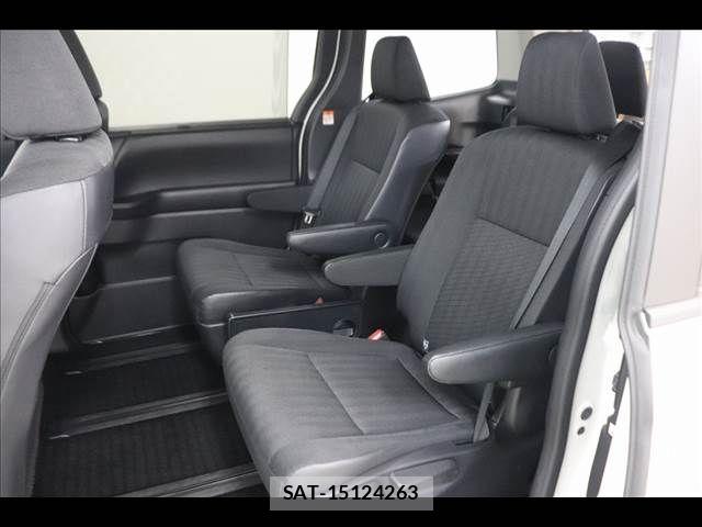 Toyota NOAH 2023-02 8744749-11