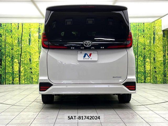 Toyota NOAH 2023-04 8744742-14