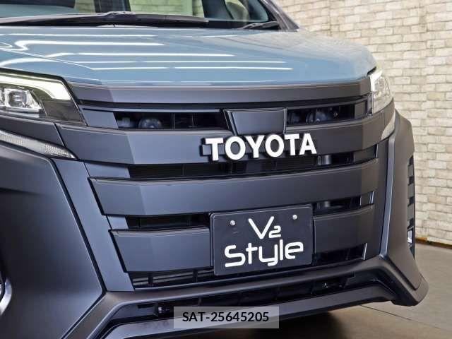 Toyota NOAH 2017-12 8744748-9