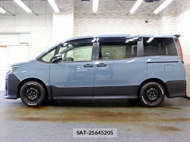Toyota NOAH 2017-12 8744748-10