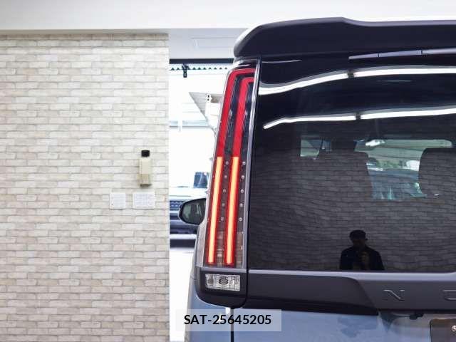 Toyota NOAH 2017-12 8744748-16