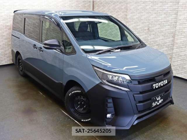 Toyota NOAH 2017-12 8744748-1