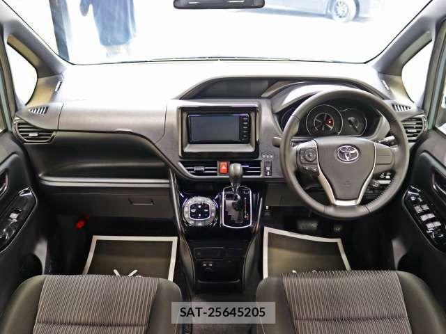 Toyota NOAH 2017-12 8744748-19