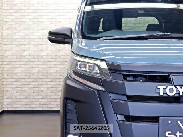 Toyota NOAH 2017-12 8744748-6