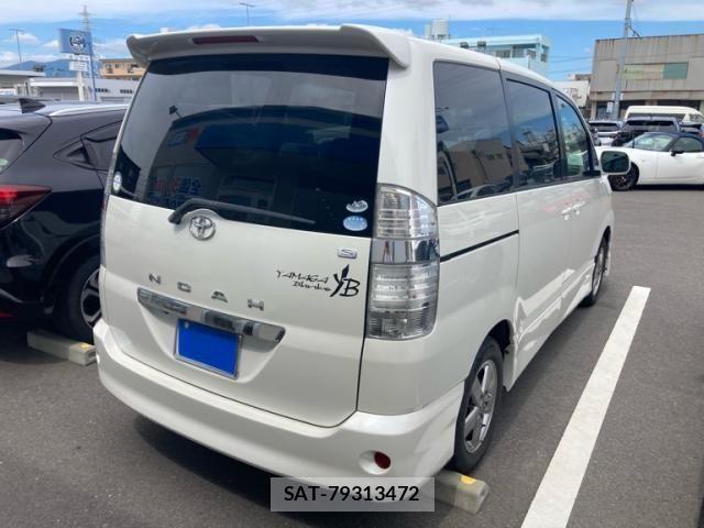 Toyota NOAH 2006-02 8744769-1