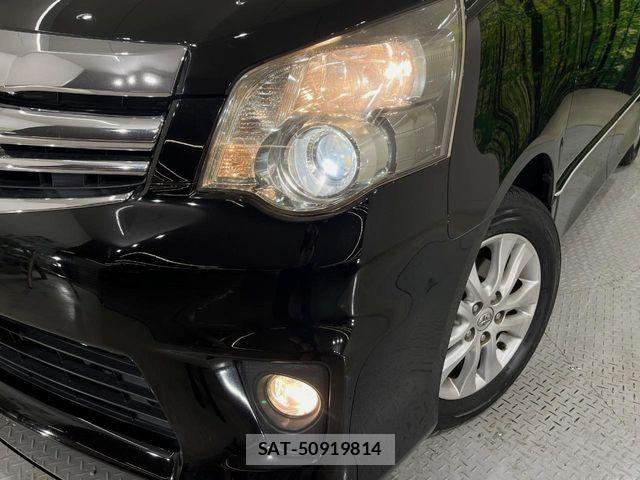 Toyota NOAH 2013-06 8744760-11