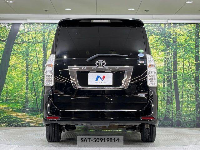 Toyota NOAH 2013-06 8744760-14