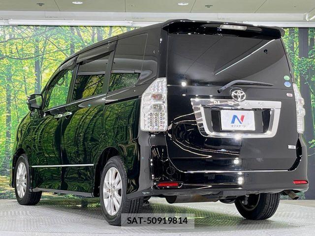 Toyota NOAH 2013-06 8744760-16