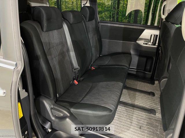 Toyota NOAH 2013-06 8744760-7