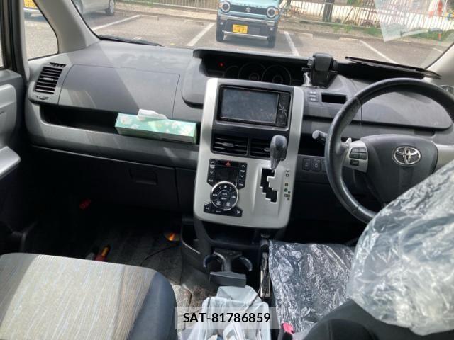 Toyota NOAH 2010-07 8744765-14