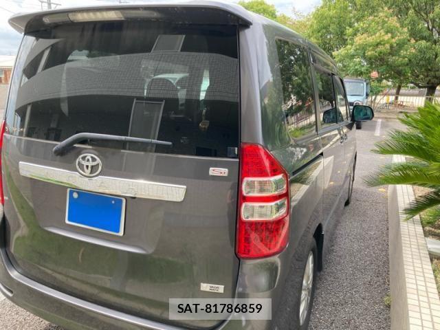 Toyota NOAH 2010-07 8744765-2