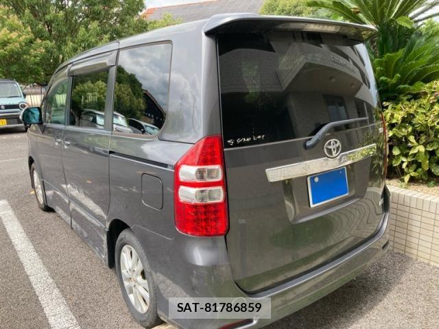 Toyota NOAH 2010-07 8744765-3