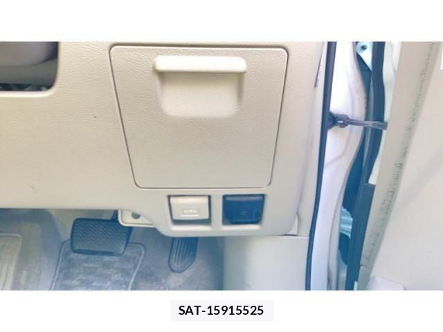 Toyota NOAH 2013-10 8744764-13