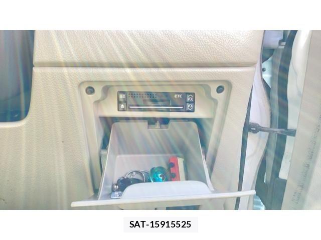 Toyota NOAH 2013-10 8744764-14