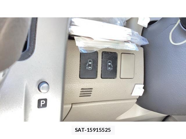 Toyota NOAH 2013-10 8744764-18