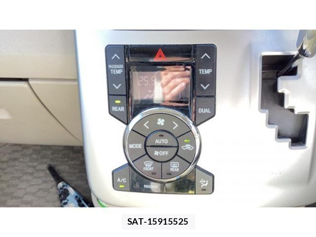Toyota NOAH 2013-10 8744764-22