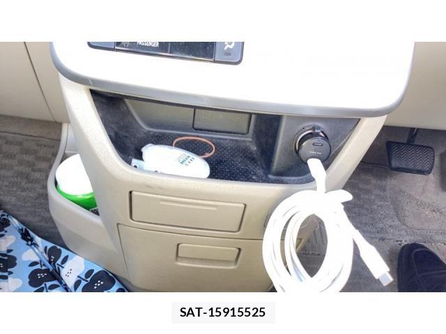 Toyota NOAH 2013-10 8744764-23