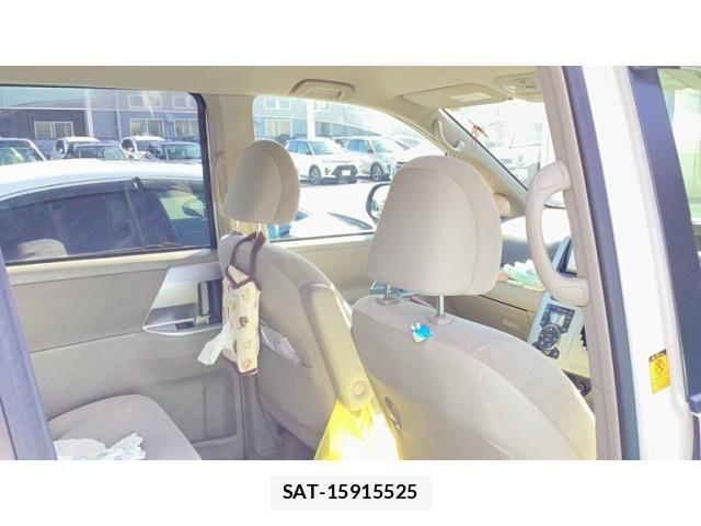 Toyota NOAH 2013-10 8744764-5