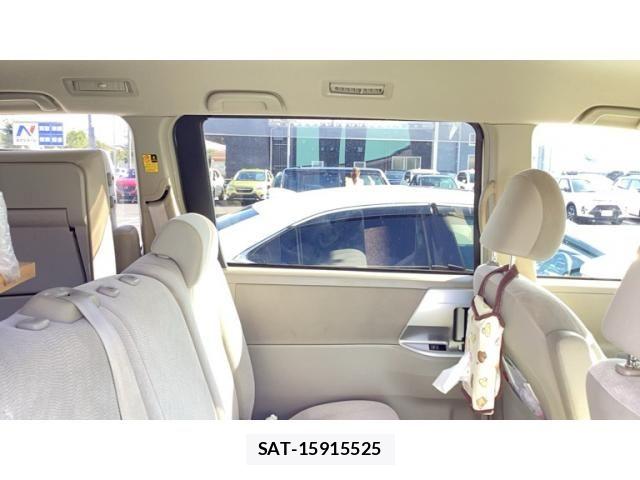 Toyota NOAH 2013-10 8744764-6