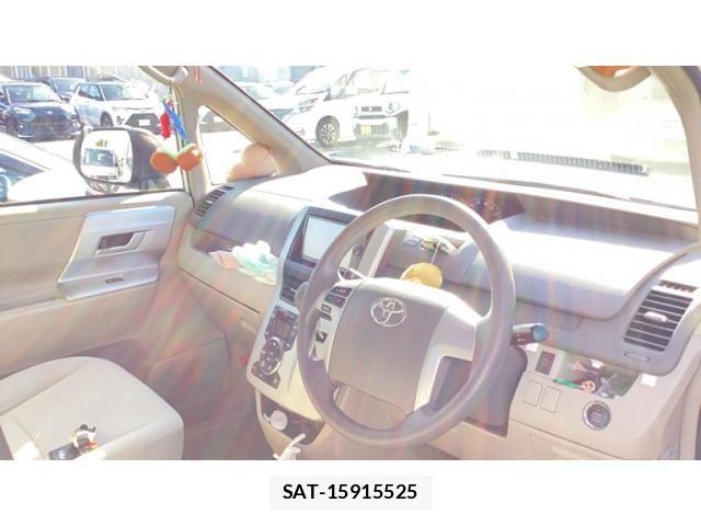Toyota NOAH 2013-10 8744764-8