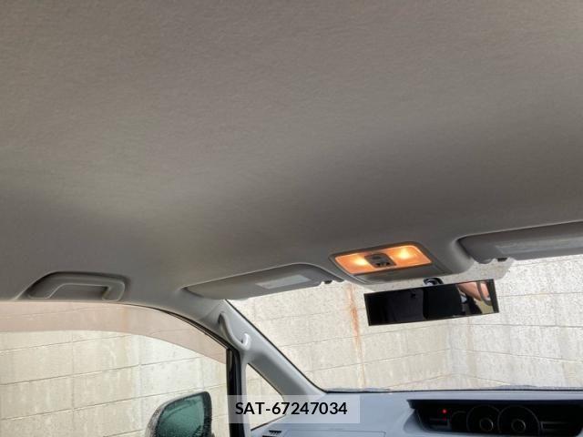 Toyota NOAH 2011-11 8744763-11