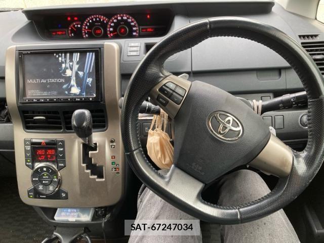 Toyota NOAH 2011-11 8744763-12