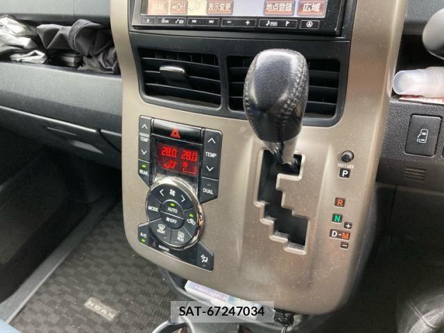 Toyota NOAH 2011-11 8744763-17
