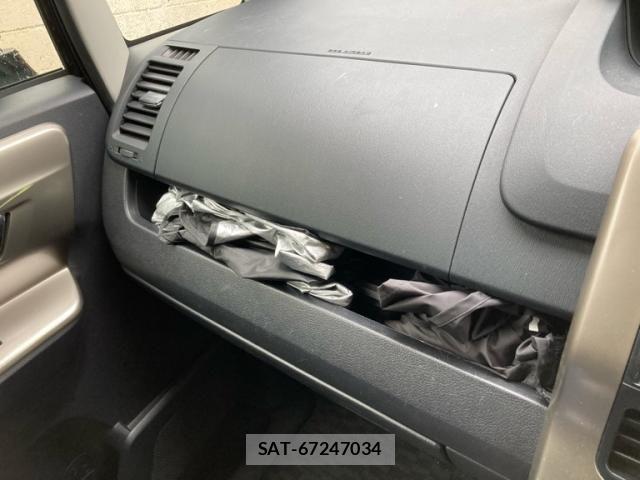 Toyota NOAH 2011-11 8744763-18